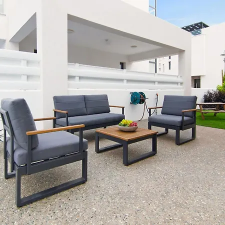 Queen Isabella Protaras