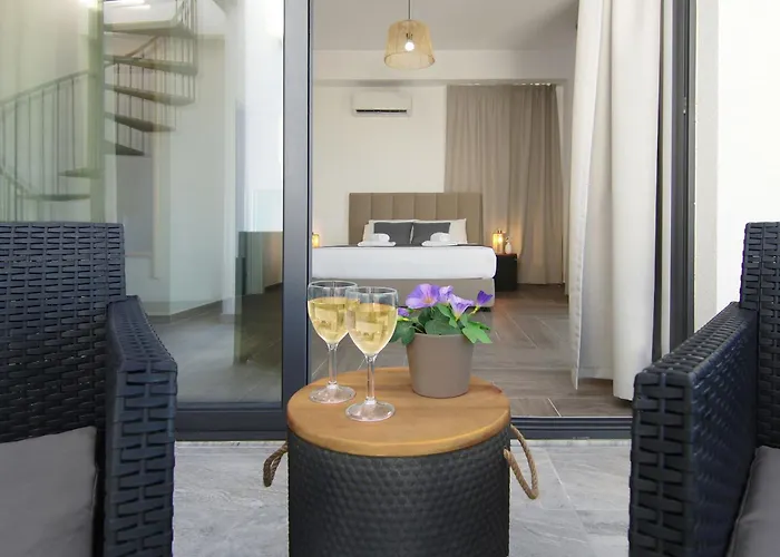 Queen Isabella Protaras