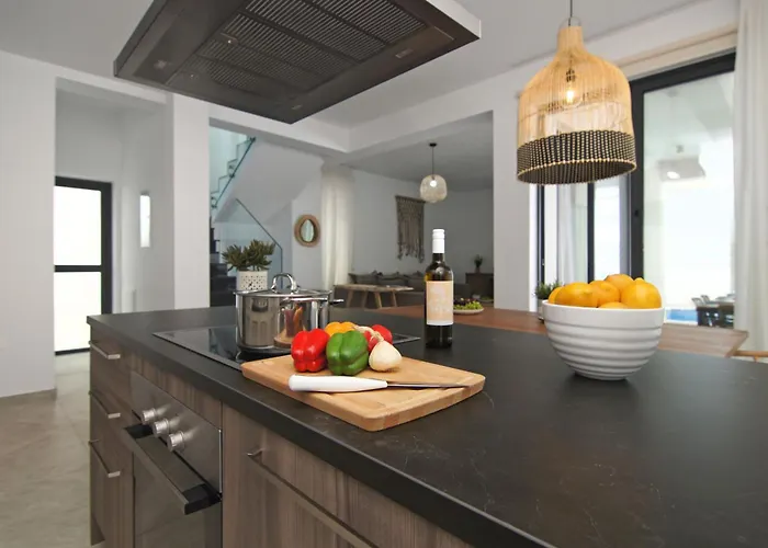 Queen Isabella פרוטאראס